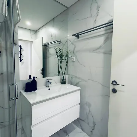 The Well Apartment, Sao Vicente 86 * Брага